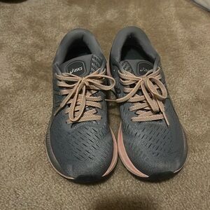 ASICS grey and pink size 7.5 womens used but in great condition.